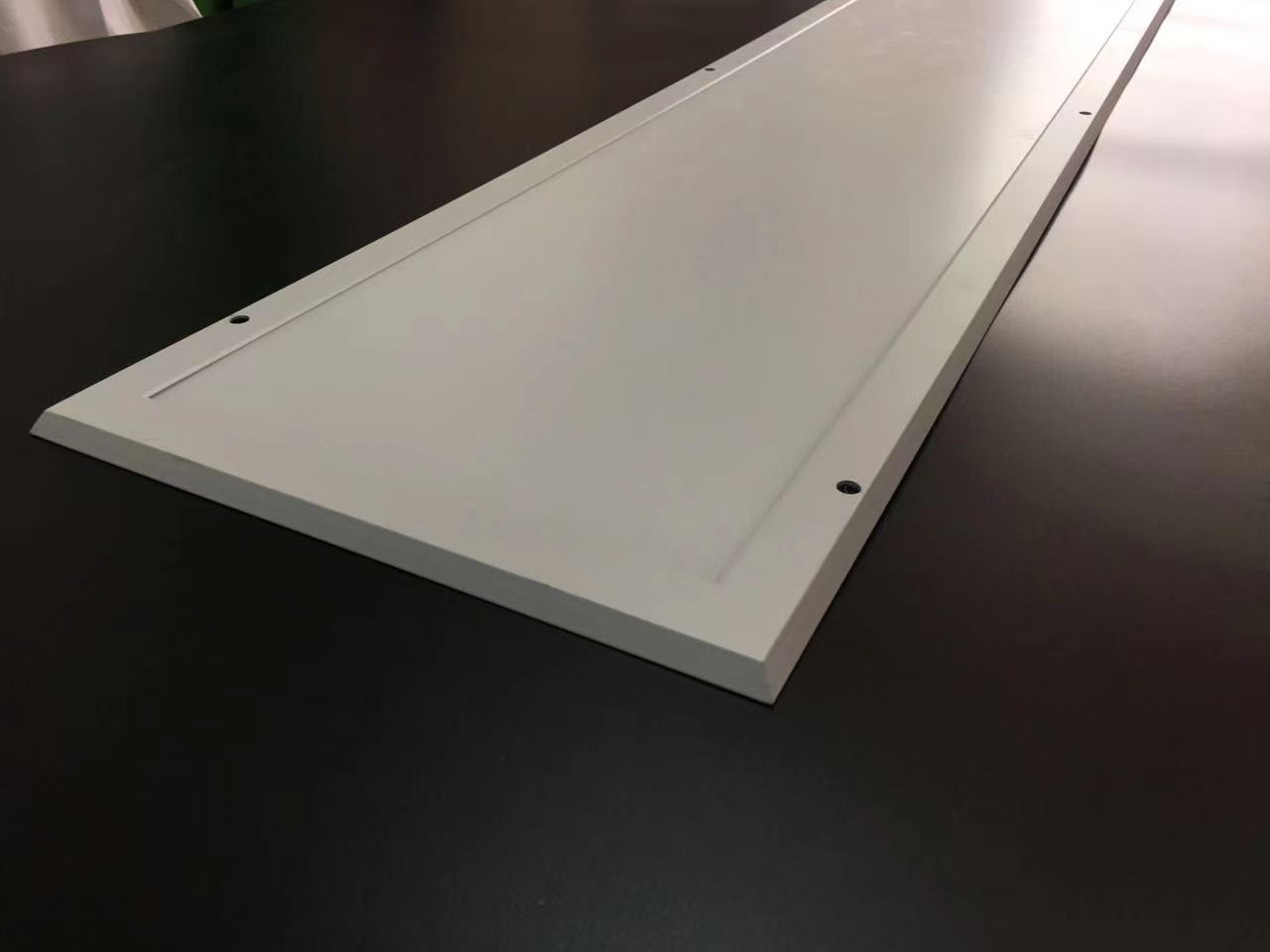 LED净化灯相比常规洁净灯的优势和特点是？